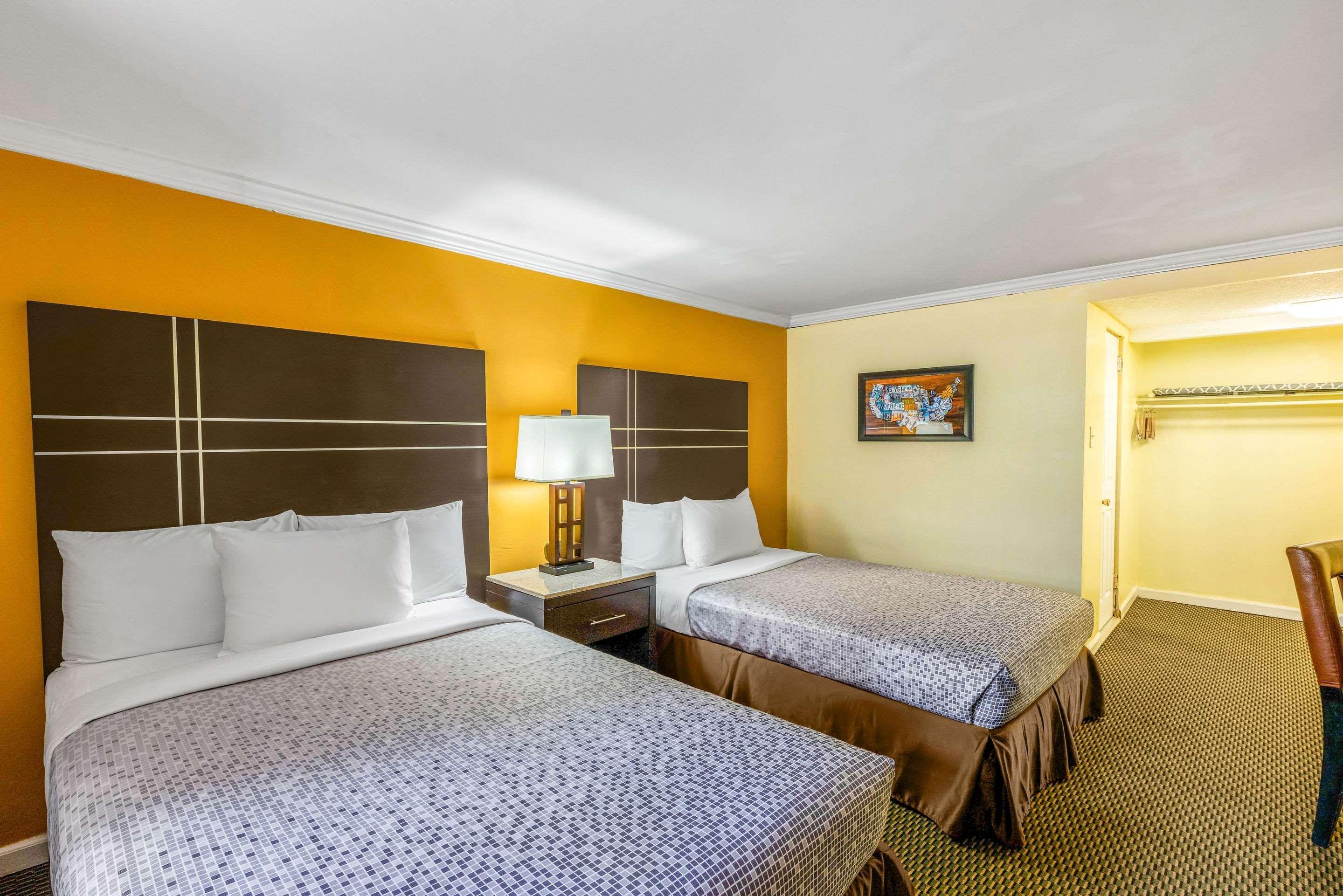 Econo Lodge Beach And Boardwalk Atlantic City Exterior photo