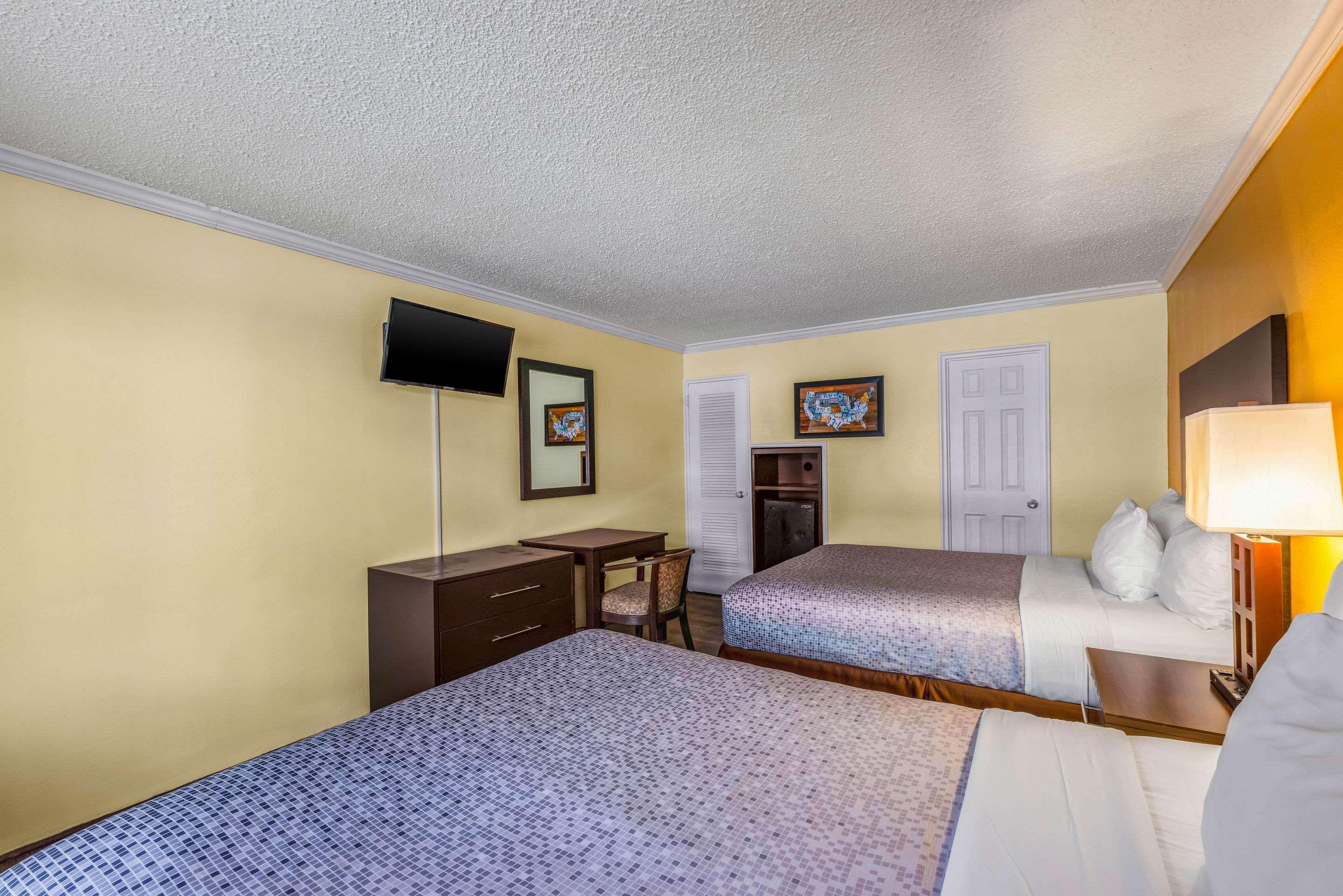 Econo Lodge Beach And Boardwalk Atlantic City Exterior photo